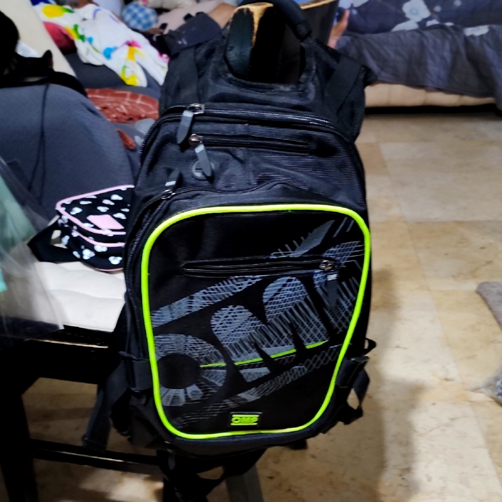 Black and Green Men's Backpack Used Great Conditions - Picture 1 of 12